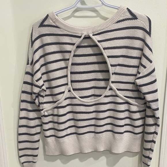 (2) RipCurl Sweater - Picture 3 of 3